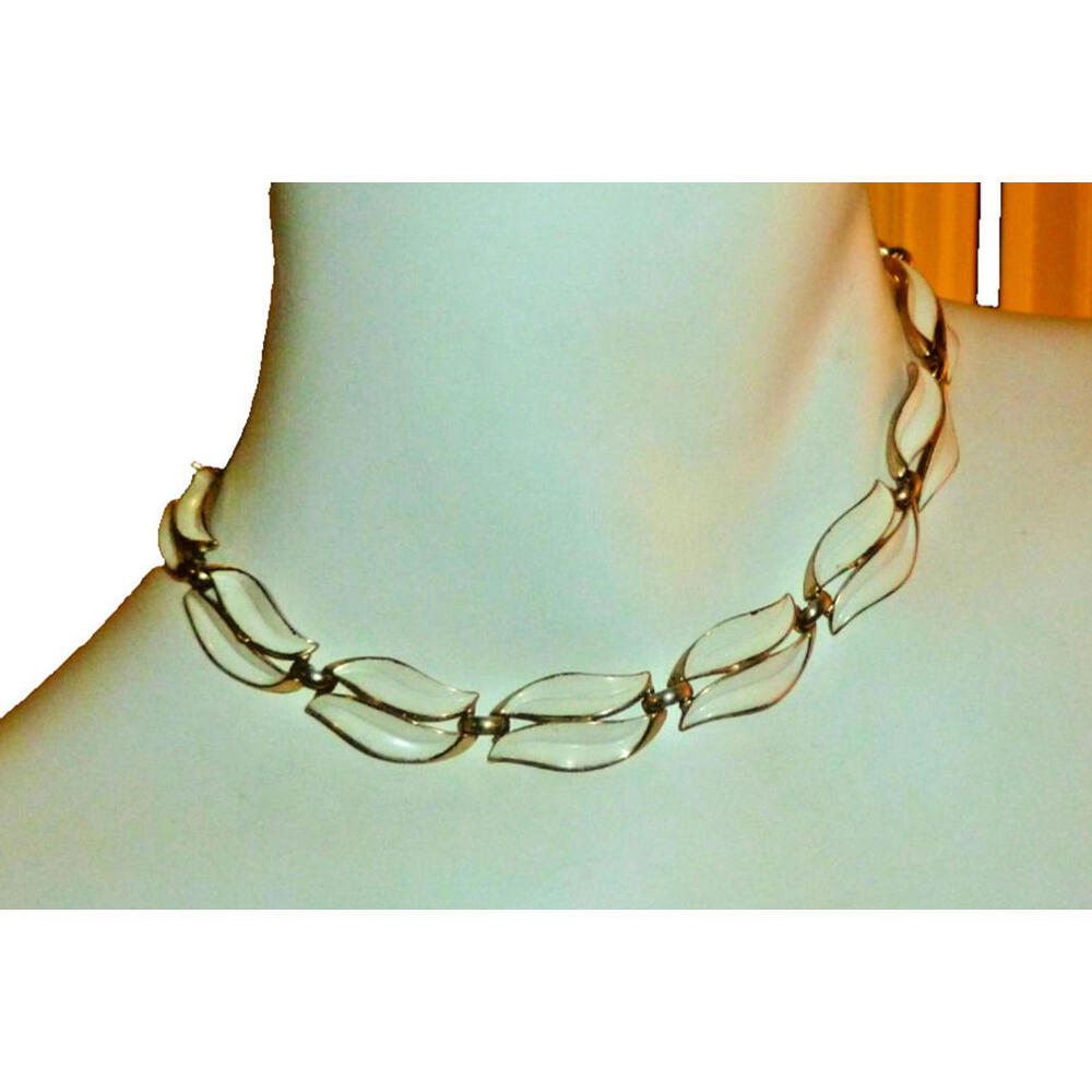 Vintage Trifari White Enamel Leaf Choker Necklace Gold Tone Adjustable Clasp